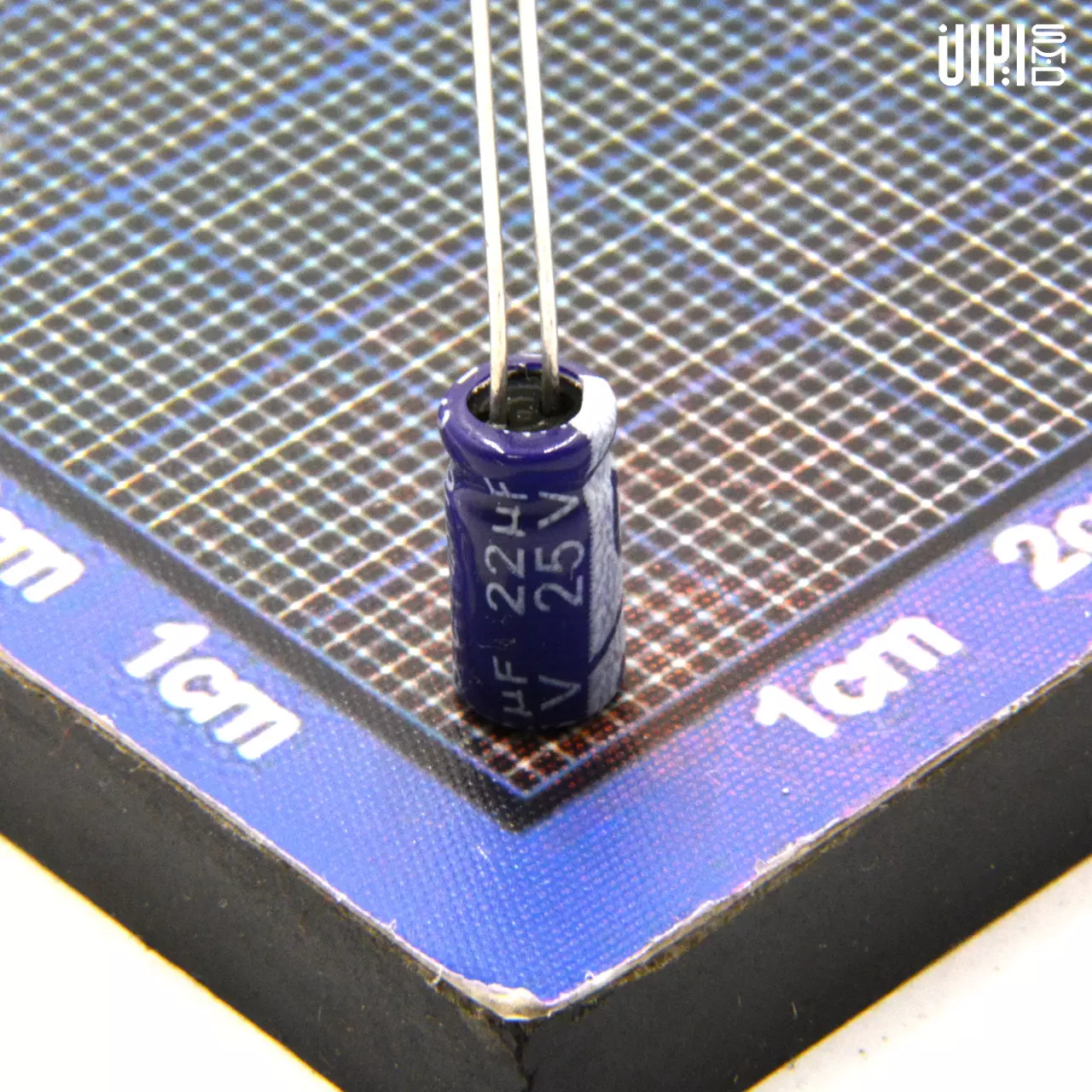 الکترولیت  22UF 25V