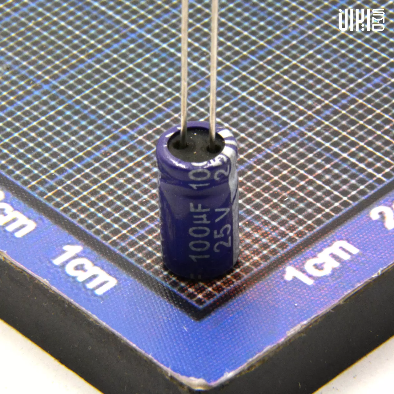 الکترولیت  100UF 25V