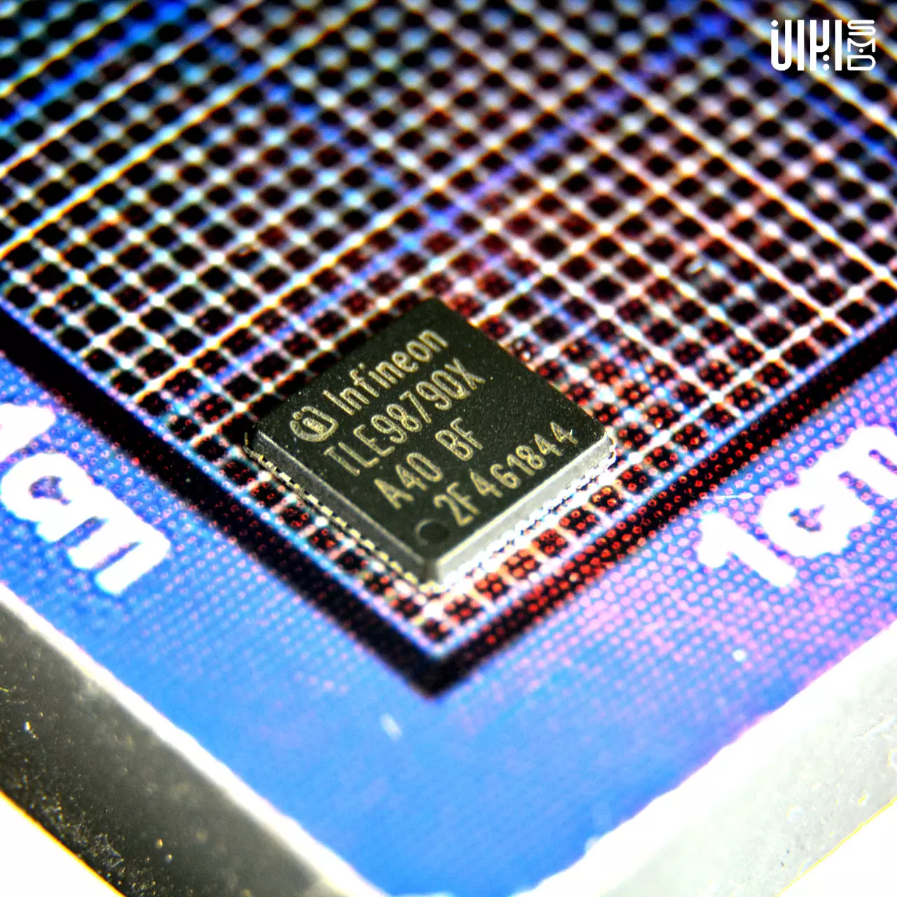 TLE9879QXA40XUMA2